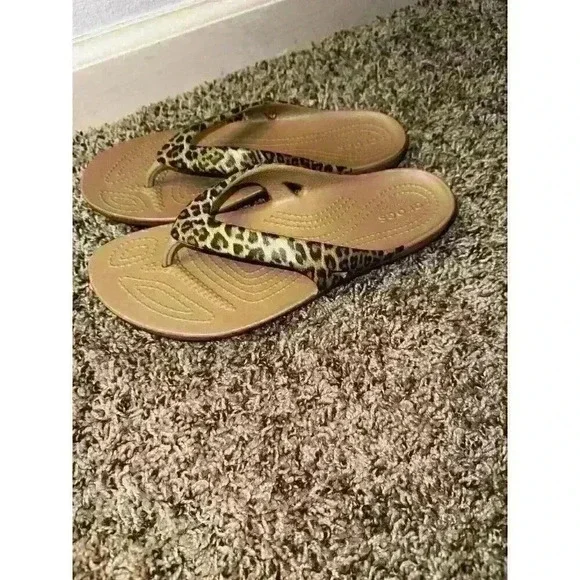 Crocs Kadee II Tan Leopard Print Slip On Flip Flop Thong Sandals Womens Size 7 W - Picture 3 of 4